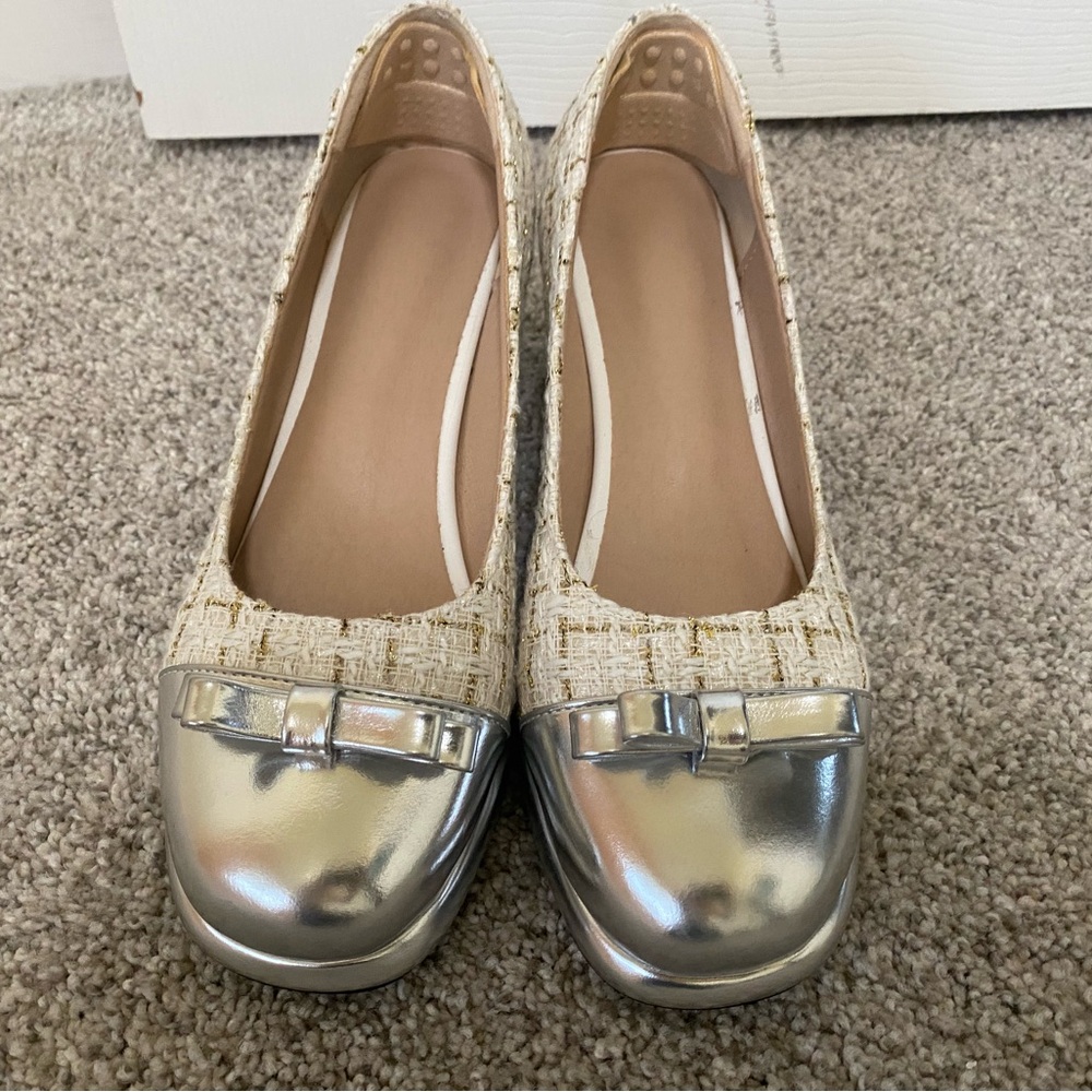 Silver & Cream Block Heels Shoes 9 NEW